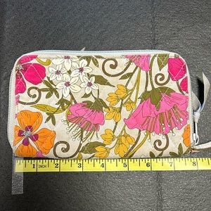 Vera Bradley wallet wristlet clutch zip around